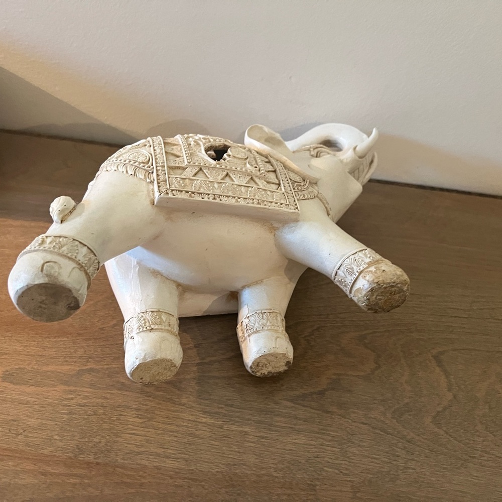 Lucky Elephant statue by Three Hands Corporation - Picture 7 of 9